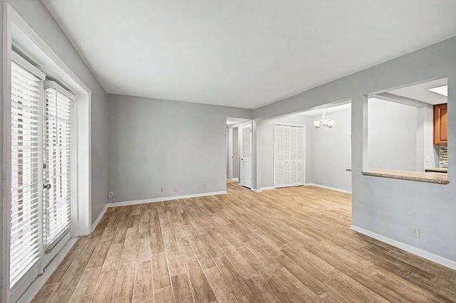 5025 Hillsboro Pike Apt 14N, Nashville, TN 37215
