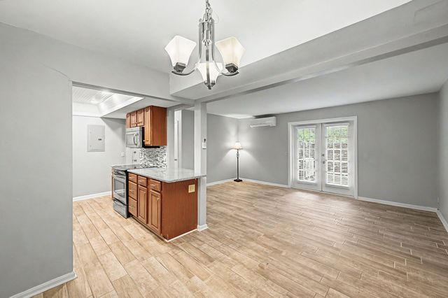 5025 Hillsboro Pike Apt 14N, Nashville, TN 37215