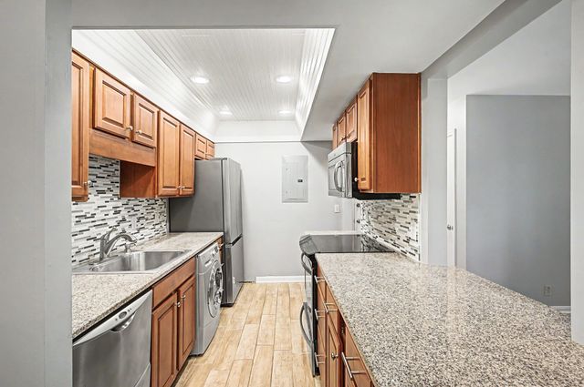 5025 Hillsboro Pike Apt 14N, Nashville, TN 37215