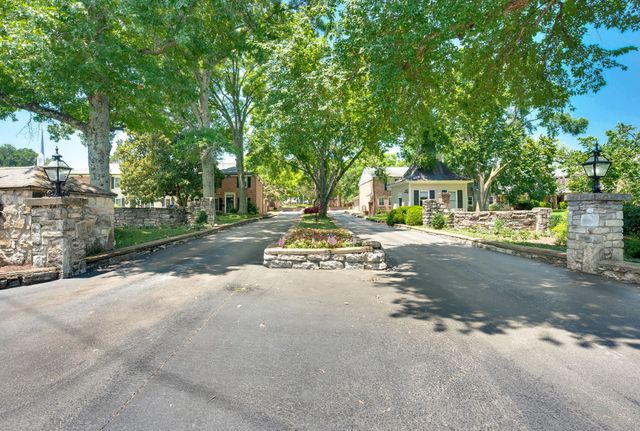 5025 Hillsboro Pike Apt 14N, Nashville, TN 37215