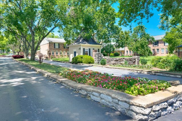 5025 Hillsboro Pike Apt 14N, Nashville, TN 37215