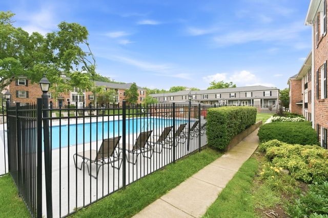 5025 Hillsboro Pike Apt 14N, Nashville, TN 37215