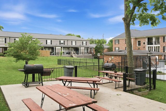5025 Hillsboro Pike Apt 14N, Nashville, TN 37215