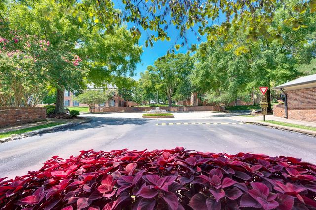 5025 Hillsboro Pike Apt 14N, Nashville, TN 37215
