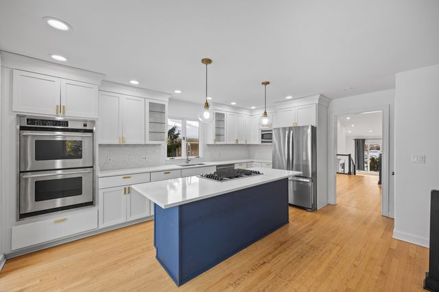 500 Auvergne Place, River Forest, IL 60305