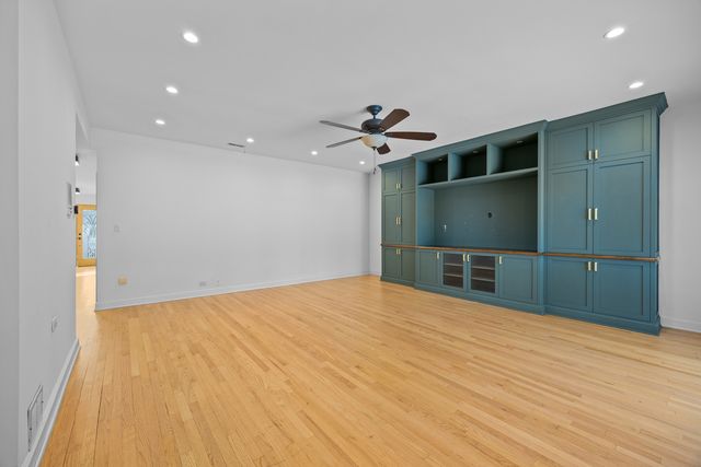 500 Auvergne Place, River Forest, IL 60305