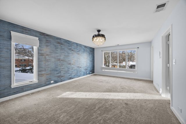 500 Auvergne Place, River Forest, IL 60305