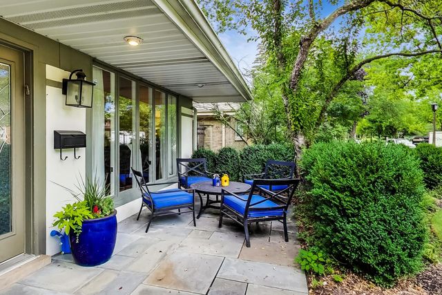 500 Auvergne Place, River Forest, IL 60305