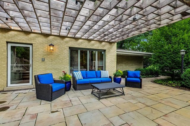 500 Auvergne Place, River Forest, IL 60305