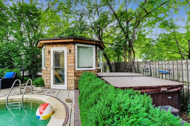 500 Auvergne Place, River Forest, IL 60305