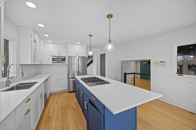 500 Auvergne Place, River Forest, IL 60305