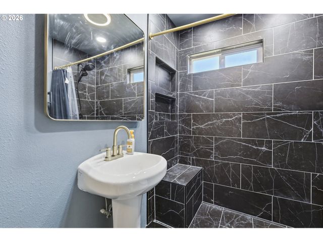 1414 JEFFERSON St Se, Albany, OR 97322