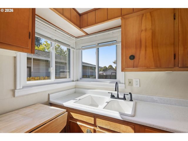 1414 JEFFERSON St Se, Albany, OR 97322