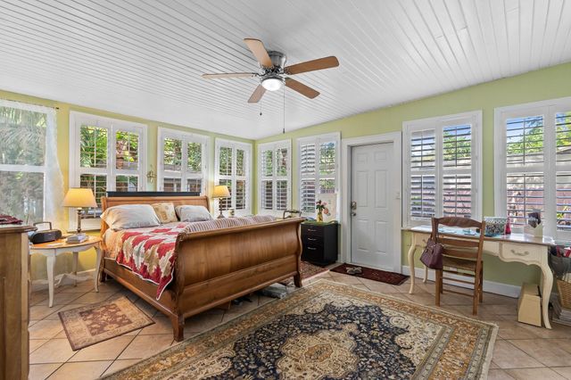 621 SW 14th Ter, Fort Lauderdale, FL 33312