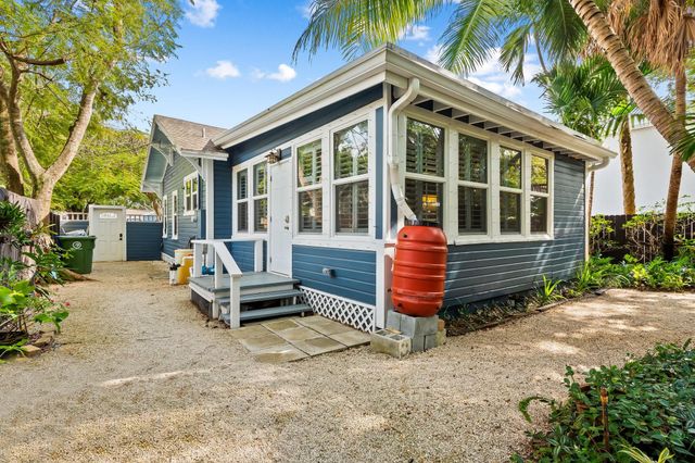 621 SW 14th Ter, Fort Lauderdale, FL 33312