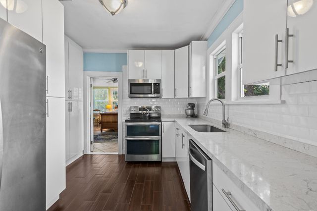 621 SW 14th Ter, Fort Lauderdale, FL 33312