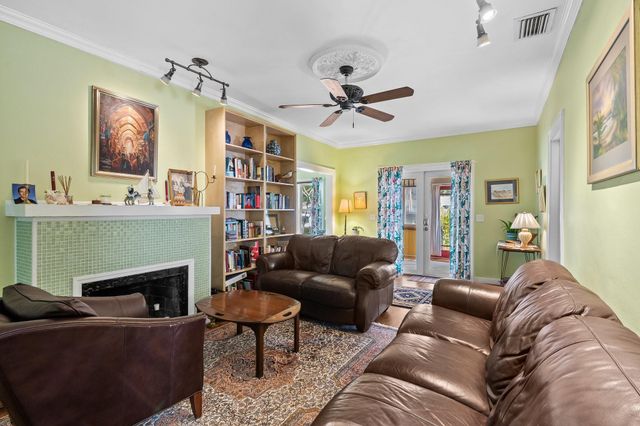 621 SW 14th Ter, Fort Lauderdale, FL 33312