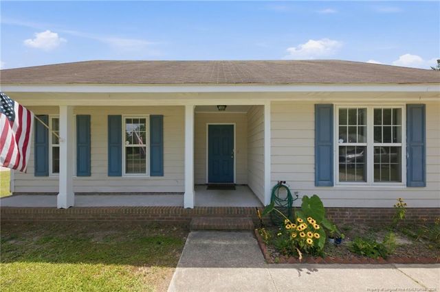 111 Hobson Court, Raeford, NC 28376