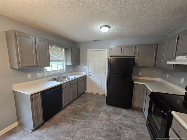 111 Hobson Court, Raeford, NC 28376