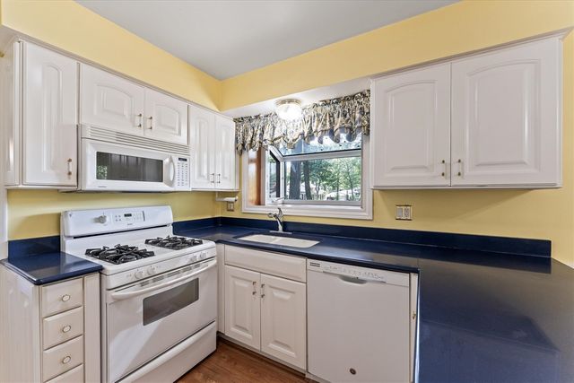 23260 Ennishore Drive, Novi, MI 48375