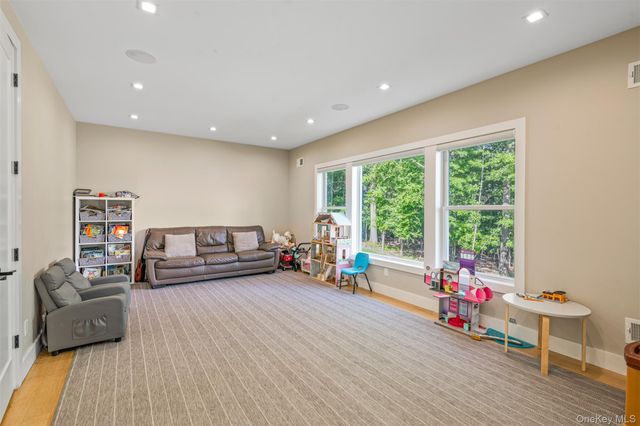 14 Klingher Court, Pomona, NY 10970