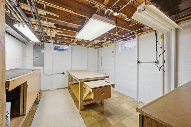 2340 Alta Louise PARKWAY, Brookfield, WI 53045