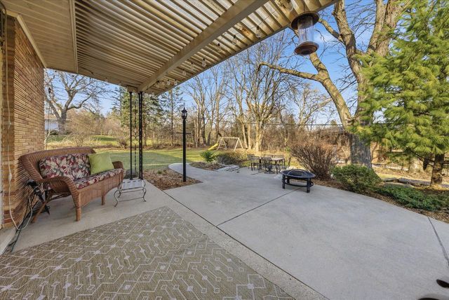 2340 Alta Louise PARKWAY, Brookfield, WI 53045