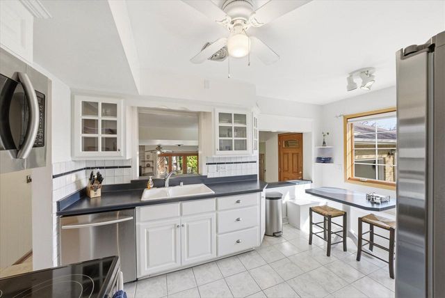 2340 Alta Louise PARKWAY, Brookfield, WI 53045