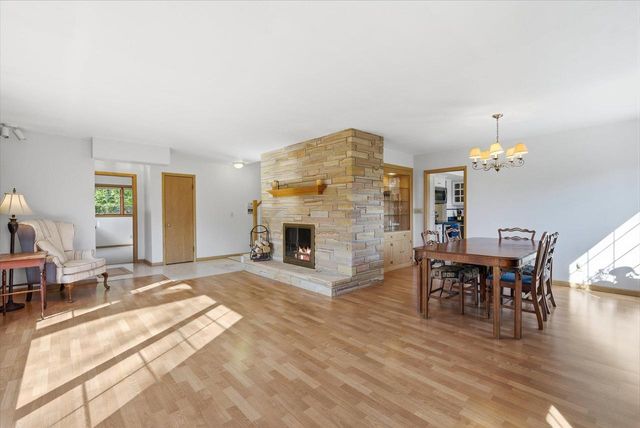 2340 Alta Louise PARKWAY, Brookfield, WI 53045