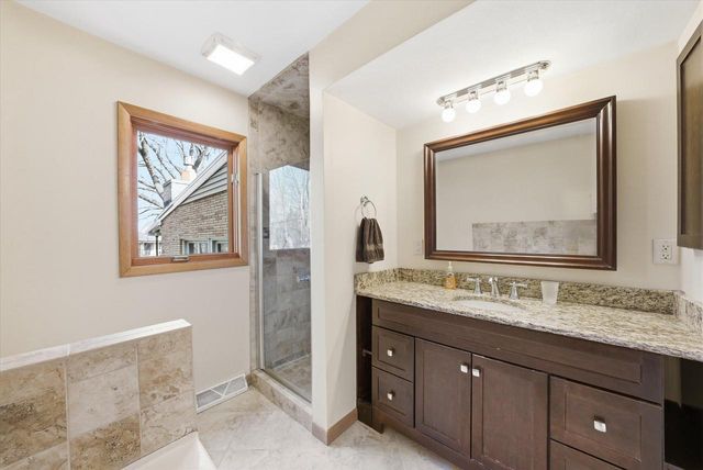 2340 Alta Louise PARKWAY, Brookfield, WI 53045