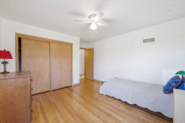 2340 Alta Louise PARKWAY, Brookfield, WI 53045