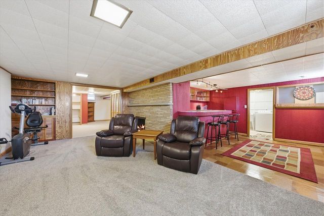 2340 Alta Louise PARKWAY, Brookfield, WI 53045