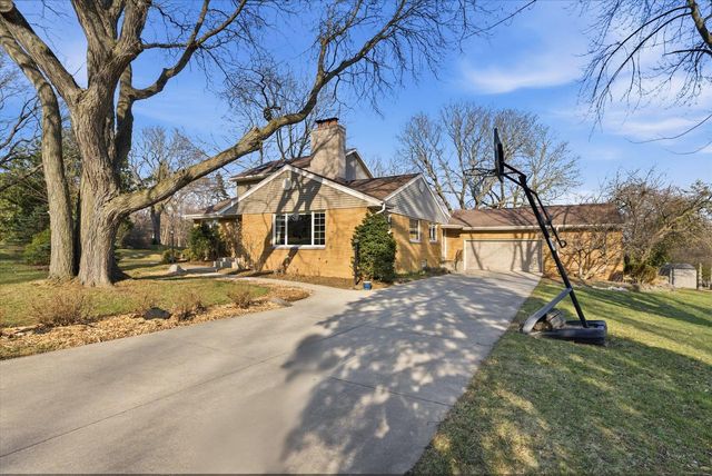 2340 Alta Louise PARKWAY, Brookfield, WI 53045