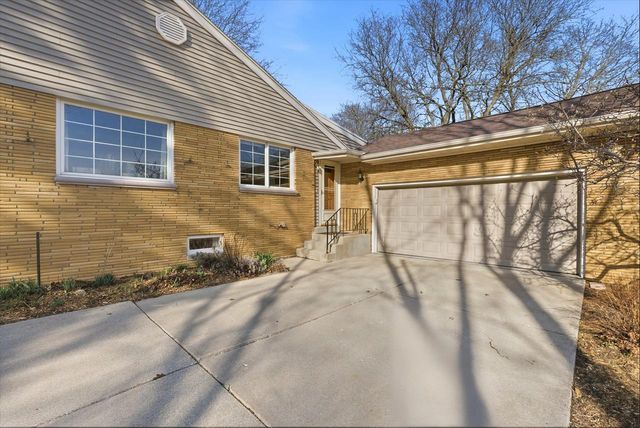 2340 Alta Louise PARKWAY, Brookfield, WI 53045