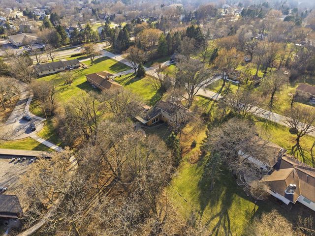 2340 Alta Louise PARKWAY, Brookfield, WI 53045