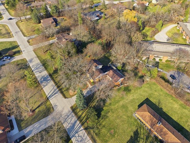 2340 Alta Louise PARKWAY, Brookfield, WI 53045