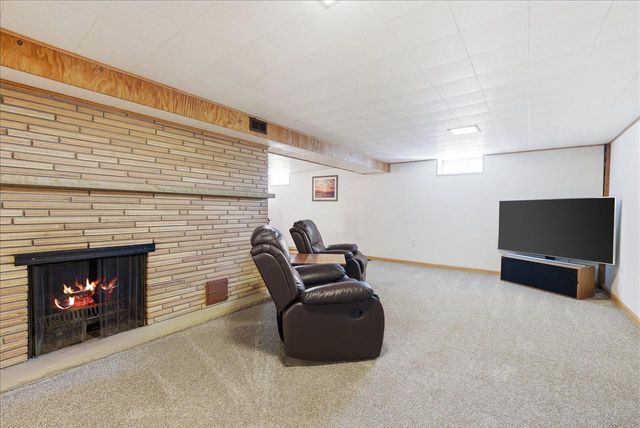 2340 Alta Louise PARKWAY, Brookfield, WI 53045