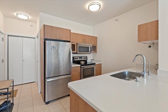 193 Saint Paul St Unit 408, Burlington, VT 05401