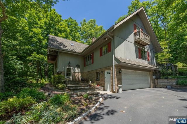 1150 Lakeside Drive, Vernon, NJ 07422