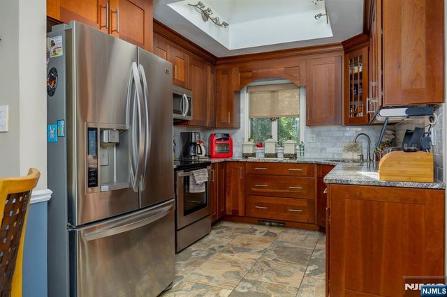1150 Lakeside Drive, Vernon, NJ 07422