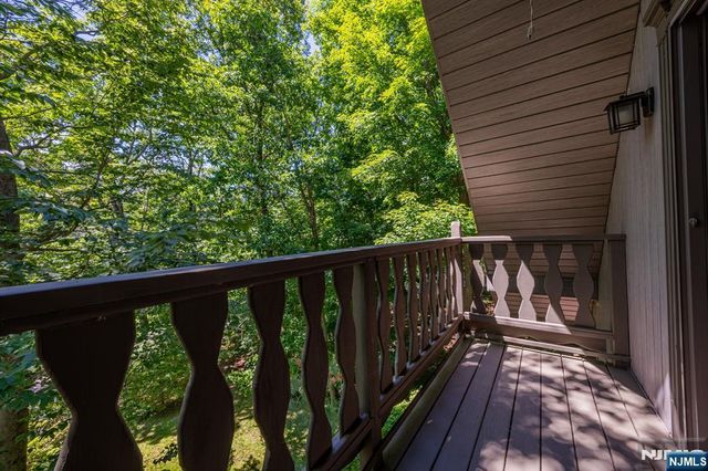 1150 Lakeside Drive, Vernon, NJ 07422
