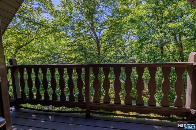 1150 Lakeside Drive, Vernon, NJ 07422