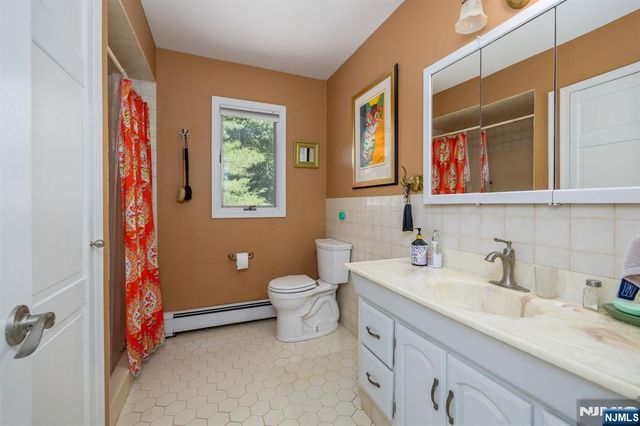 1150 Lakeside Drive, Vernon, NJ 07422