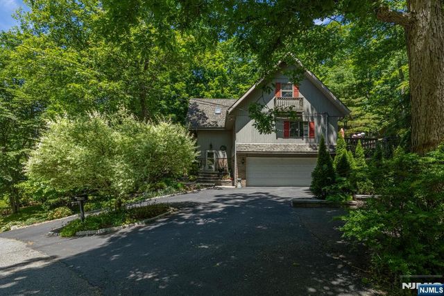 1150 Lakeside Drive, Vernon, NJ 07422