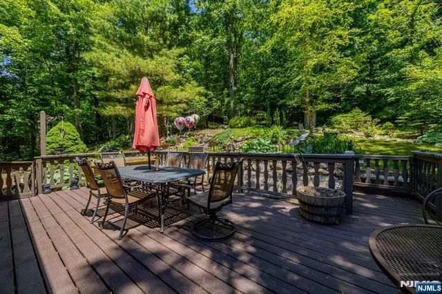 1150 Lakeside Drive, Vernon, NJ 07422