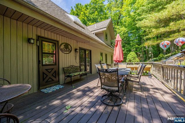 1150 Lakeside Drive, Vernon, NJ 07422
