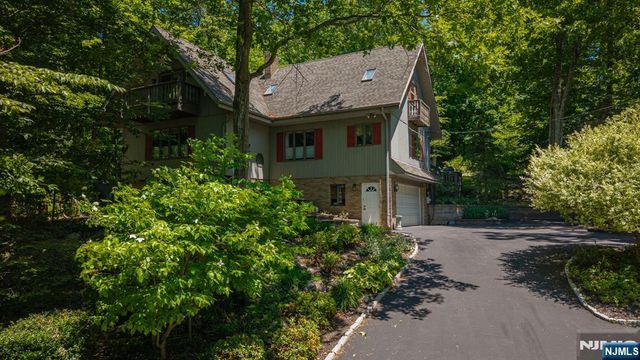 1150 Lakeside Drive, Vernon, NJ 07422
