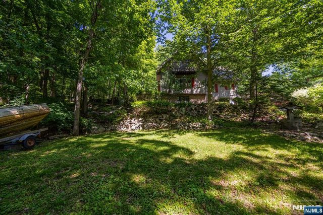 1150 Lakeside Drive, Vernon, NJ 07422