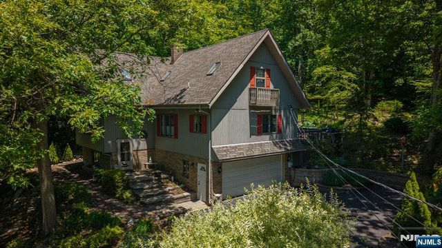 1150 Lakeside Drive, Vernon, NJ 07422