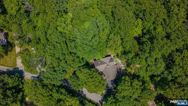 1150 Lakeside Drive, Vernon, NJ 07422